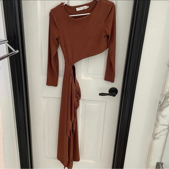 Astr the Label brown long sleeve midi dress with cut outs size small - Picture 3 of 7